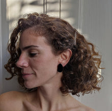 Load image into Gallery viewer, Black S organic shape