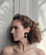 Load image into Gallery viewer, Black M square edge