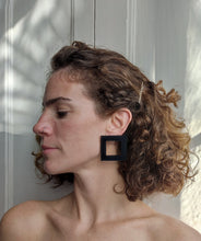 Load image into Gallery viewer, Black M square edge