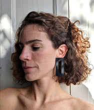 Load image into Gallery viewer, Black rectangular Edge