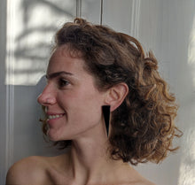 Load image into Gallery viewer, Black vertical earrings