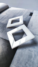 Load image into Gallery viewer, Cutted large square WHITE