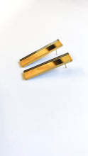 Load image into Gallery viewer, Small vertical gold