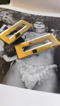 Load image into Gallery viewer, Cutted rectangular shape in gold