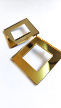 Load image into Gallery viewer, Cutted large square in gold