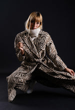 Load image into Gallery viewer, Trench coat in Zebra