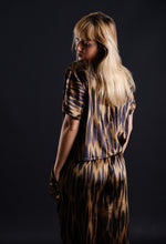 Load image into Gallery viewer, Printed velvet pants