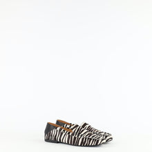 Load image into Gallery viewer, Zebra loafer