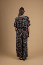Load image into Gallery viewer, Flower t shirt