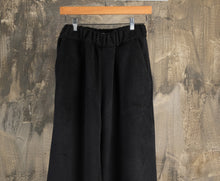 Load image into Gallery viewer, Black peach pants