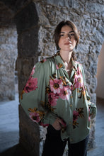 Load image into Gallery viewer, Pleated Janis flower shirt