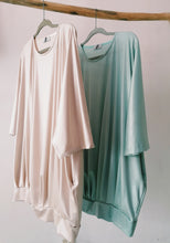 Load image into Gallery viewer, Pleated hoodie dress