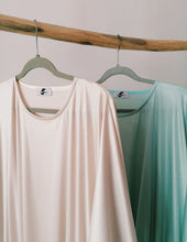 Load image into Gallery viewer, Pleated hoodie dress