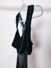 Load image into Gallery viewer, Body in a lycra and velvet