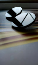 Load image into Gallery viewer, Black L round shape

