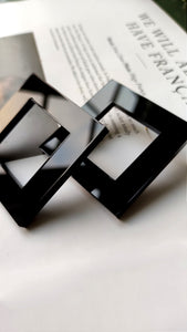 Black M square edge