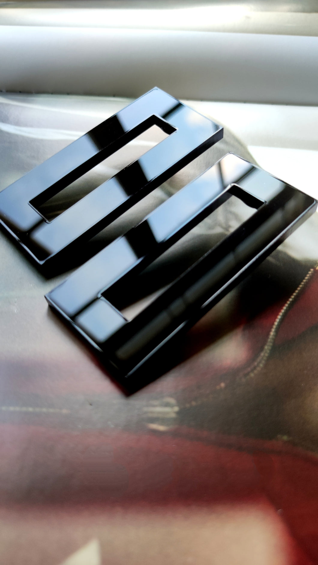 Black rectangular Edge