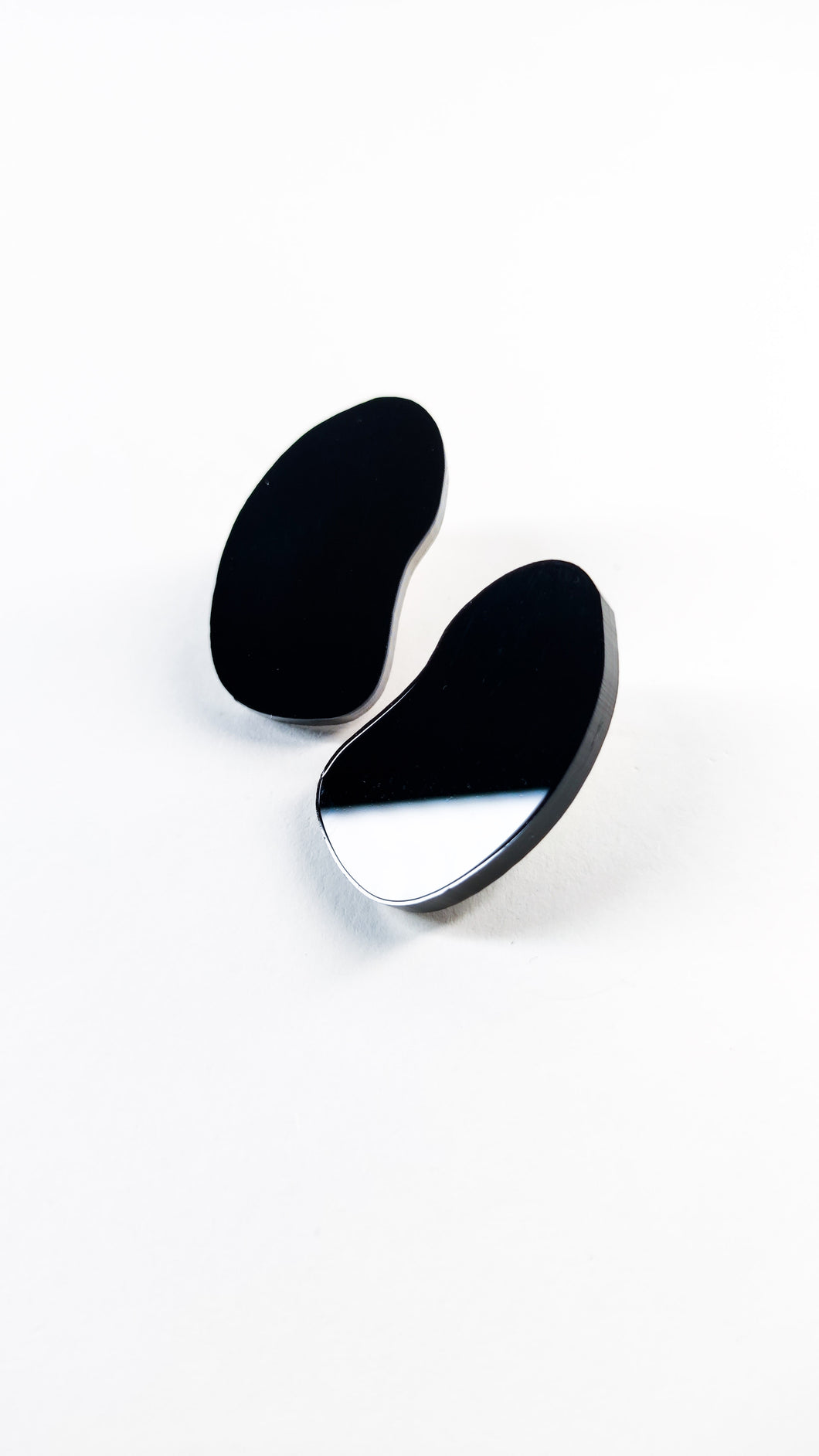 Black S organic shape