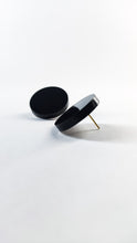 Load image into Gallery viewer, Back S round acrylic earrings
