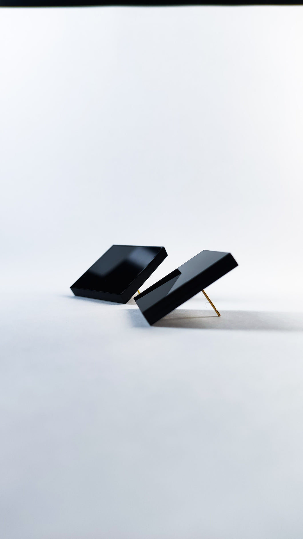 Black square earring