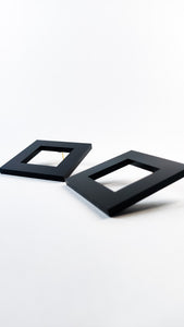 Black M square edge