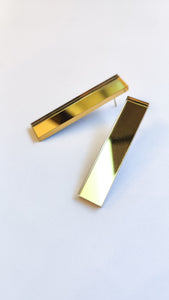 Small vertical gold