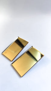 Rectangular shape in gold