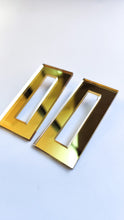 Load image into Gallery viewer, Cutted rectangular shape in gold
