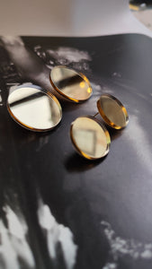Big round shape in gold