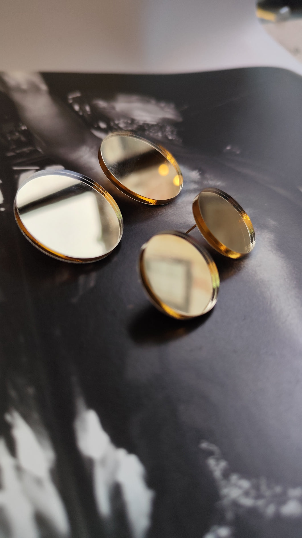 Big round shape in gold