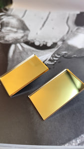 Rectangular shape in gold