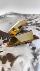 Rectangular shape in gold