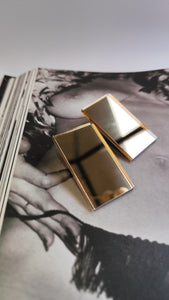 Rectangular shape in gold