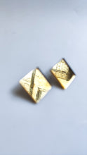 Load image into Gallery viewer, Small square in gold
