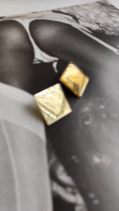 Small square in gold