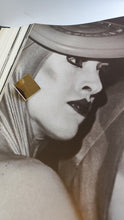 Load image into Gallery viewer, Small square in gold
