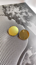 Load image into Gallery viewer, Small round shape in gold
