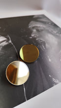 Load image into Gallery viewer, Big round shape in gold

