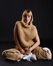 Load image into Gallery viewer, Crochet vest in camel

