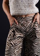 Load image into Gallery viewer, Crochet vest in beige
