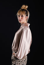 Load image into Gallery viewer, Bomber jacket in gold
