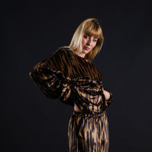 Load image into Gallery viewer, Velvet printed sweater
