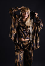 Load image into Gallery viewer, Wide velvet coat
