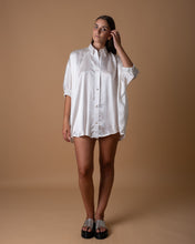 Load image into Gallery viewer, White tunic shirt

