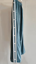 Load image into Gallery viewer, Button stripped velvet pants
