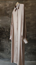Load image into Gallery viewer, Long dress shirt in pearl
