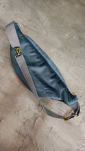 Load image into Gallery viewer, Waist bag in cream, printed or blue silver
