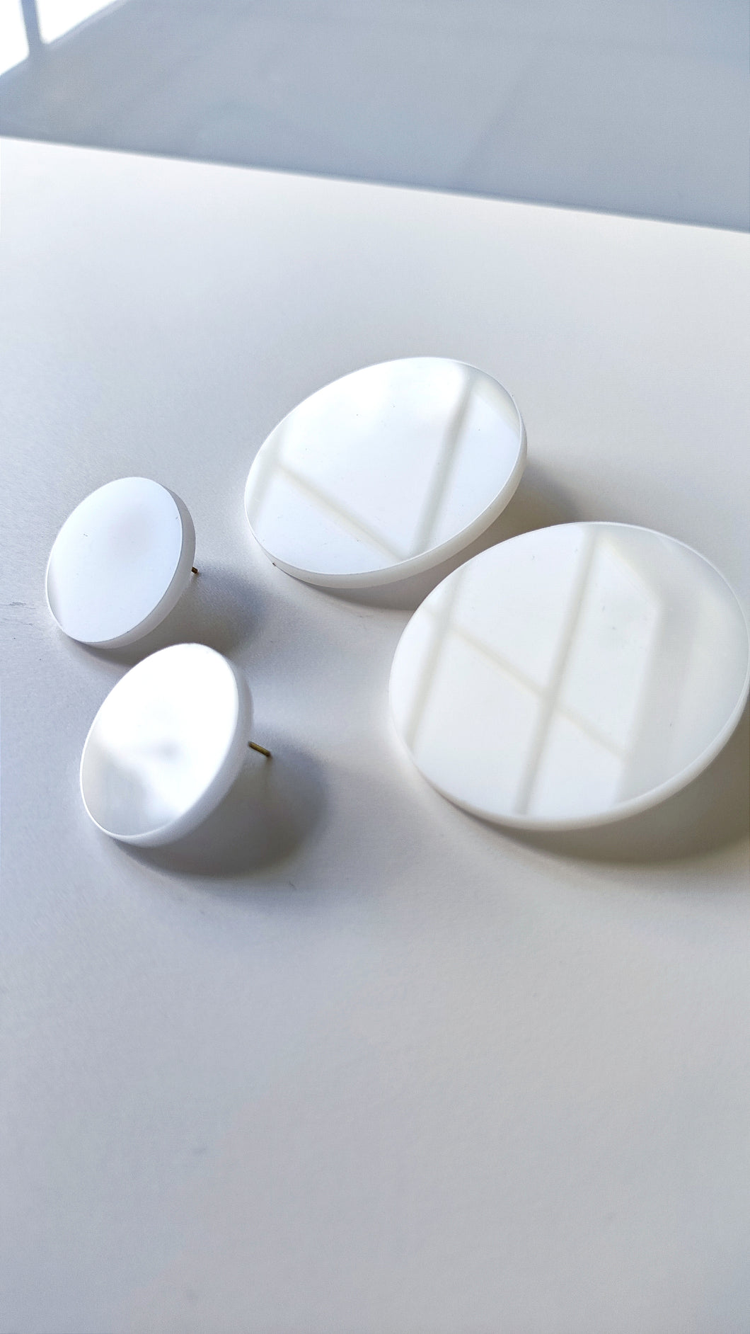 Small circles WHITE