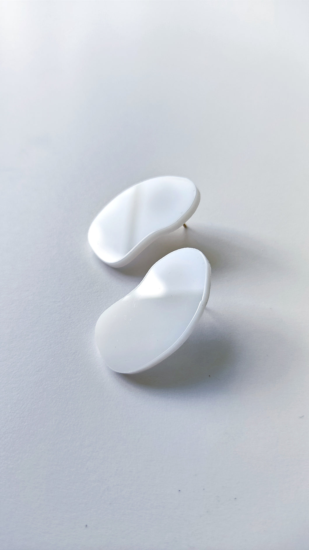 Small organic shape WHITE