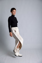 Load image into Gallery viewer, Button stripped velvet pants
